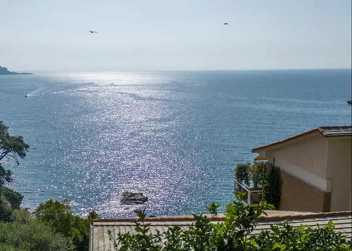 A Due Passi Da Camogli Near To Camogli, With Terrace And Seaside View Apartamento *